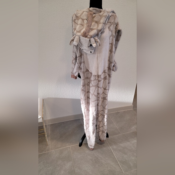 Secret Treasures Giraffe Onesie pajamas (M) - Picture 5 of 14